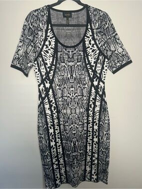 Laundry by Shelli Segal Black & White Patterned body con Dress